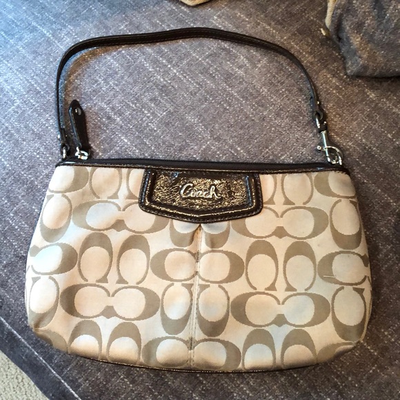 Coach signature crossbody and large wristlet 😮 - Picture 5 of 7